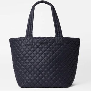 Black tote with key pouch